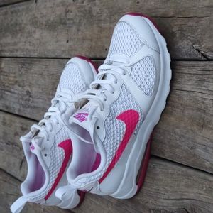 Nike air max muse womens sneakers size 8.5